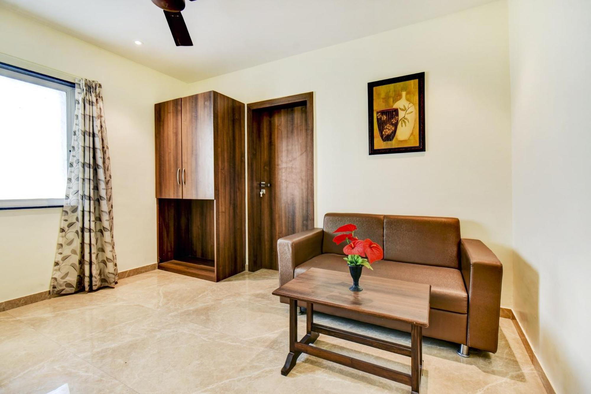 Townhouse Oak Hotel Chaitanya Executive Near Fun Time Multiplex Πούνε Εξωτερικό φωτογραφία