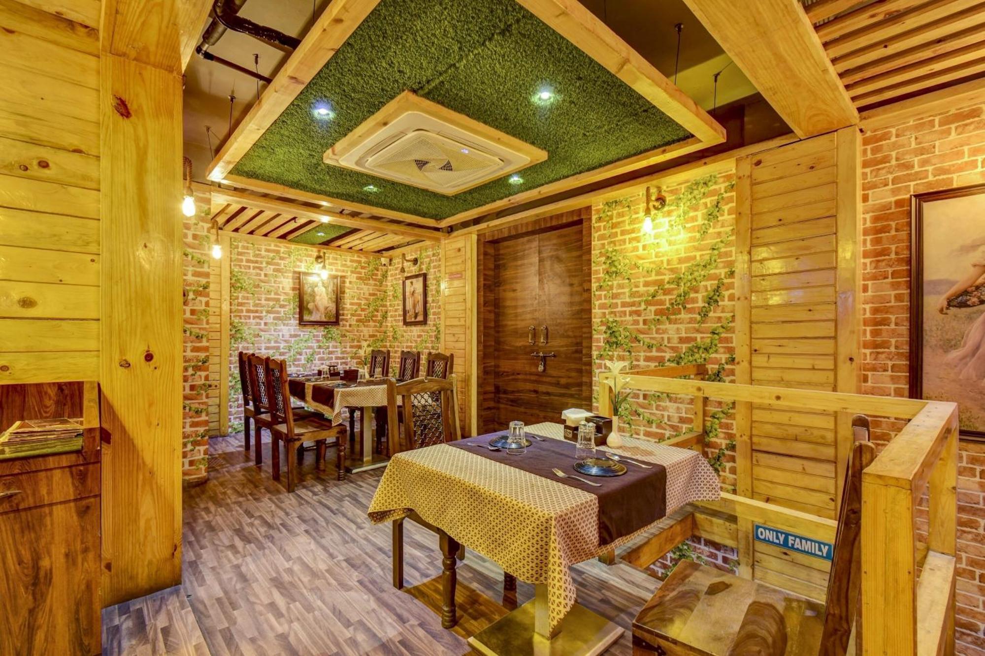 Townhouse Oak Hotel Chaitanya Executive Near Fun Time Multiplex Πούνε Εξωτερικό φωτογραφία
