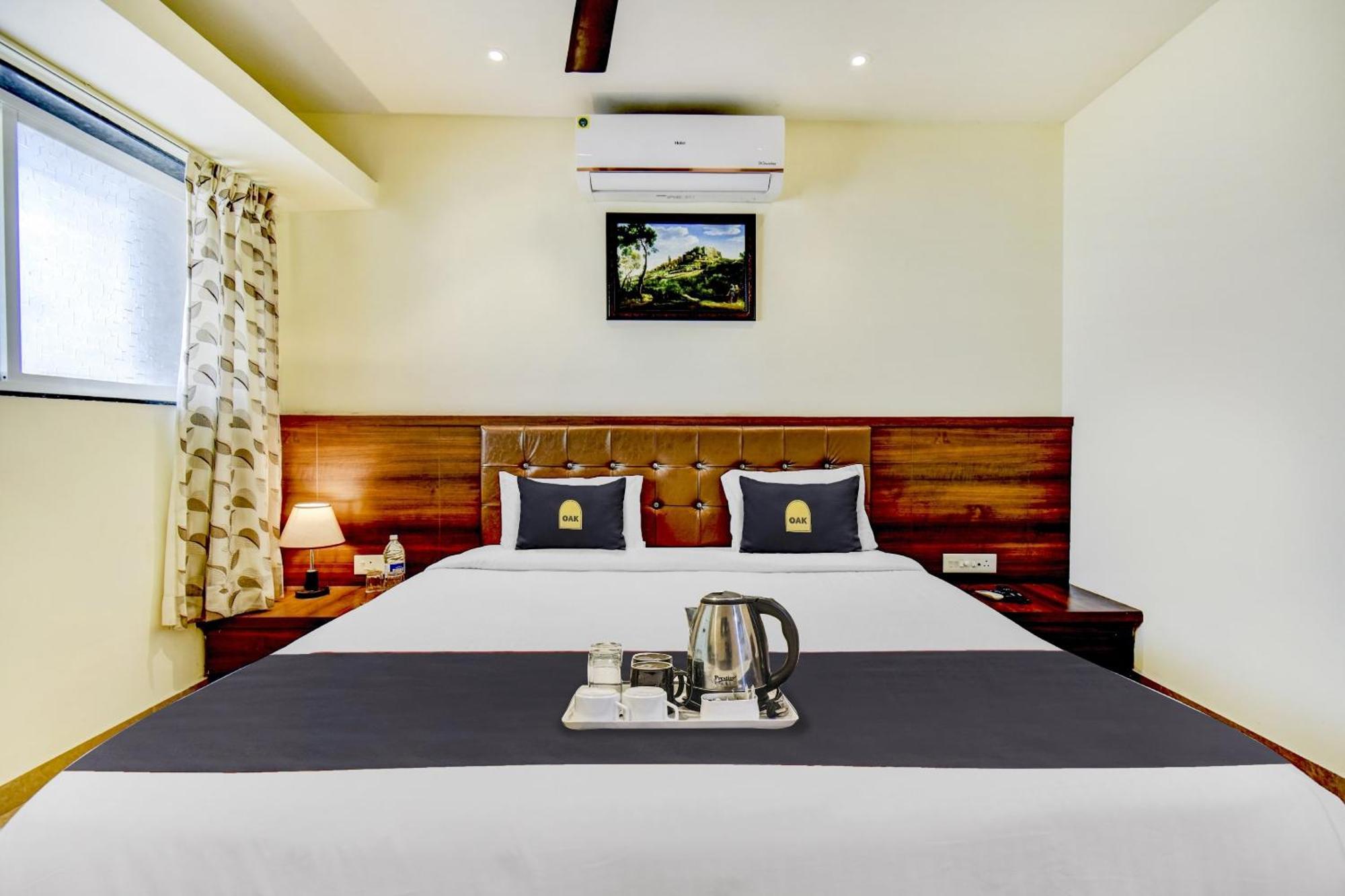 Townhouse Oak Hotel Chaitanya Executive Near Fun Time Multiplex Πούνε Εξωτερικό φωτογραφία