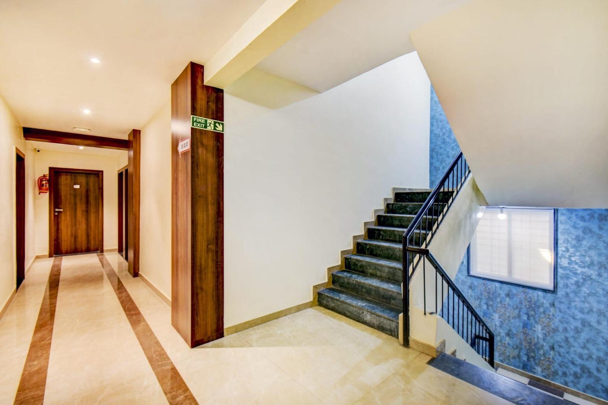 Townhouse Oak Hotel Chaitanya Executive Near Fun Time Multiplex Πούνε Εξωτερικό φωτογραφία
